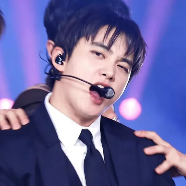 오늘 가장 사랑받은 도경수 (디오)의 모습