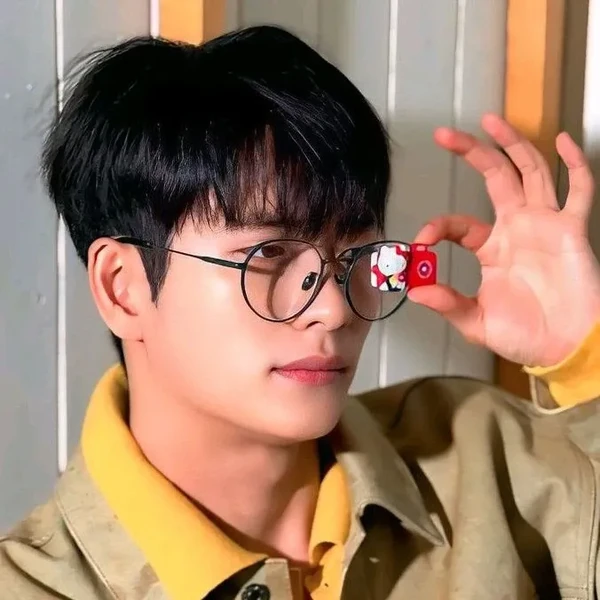 The most loved look of Kang Taeoh today