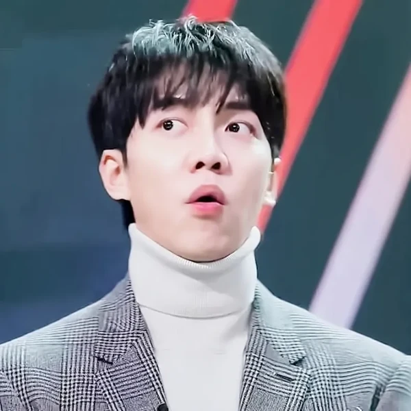 Foto populer Lee Seunggi yang penuh cinta dari penggemar