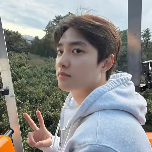 Penampilan Doh Kyungsoo (D.O.) yang paling disukai hari ini