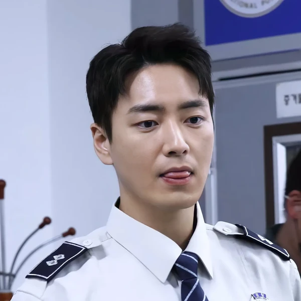 Popular photo full of fans’ love for Lee Joonhyuk