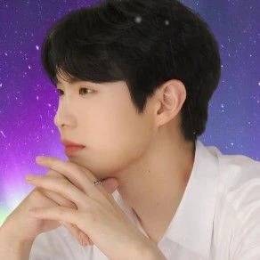 Popular photo full of fans’ love for Son Taejin