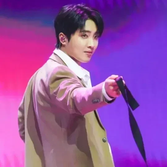 Popular photo full of fans’ love for Hwang Yunsung