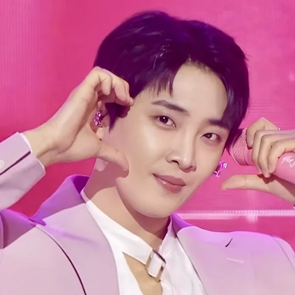 Popular photo full of fans’ love for Hwang Yunsung
