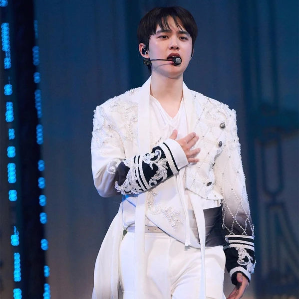 Penampilan Doh Kyungsoo (D.O.) yang paling disukai hari ini
