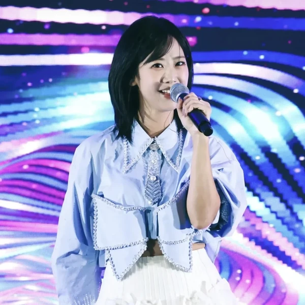 The most loved look of Kang Hyeyeon today