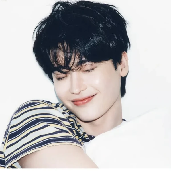 The most loved look of Lee Jongsuk today