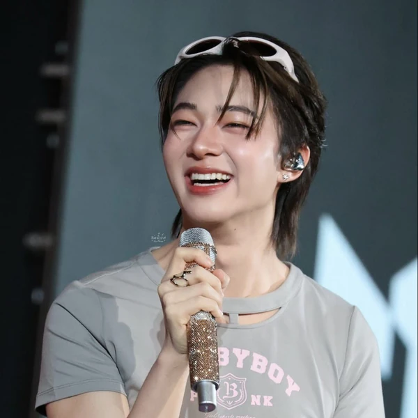Popular photo full of fans’ love for NuNew