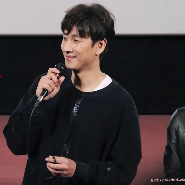 The most loved look of Lee Sunkyun today