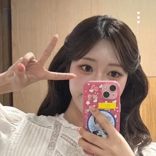The most loved look of Gil Ryeowon today