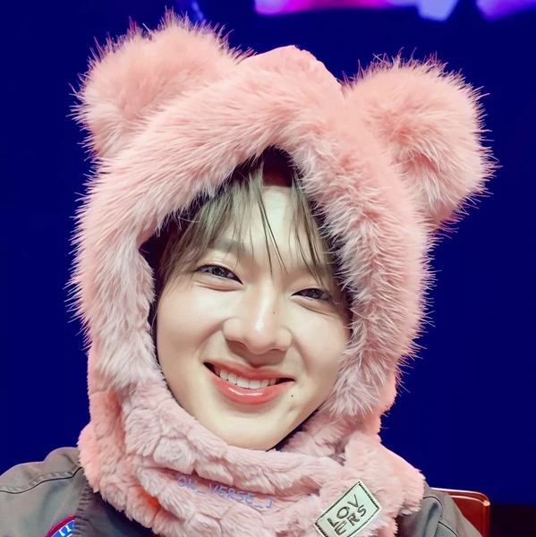 Popular photo full of fans’ love for NuNew
