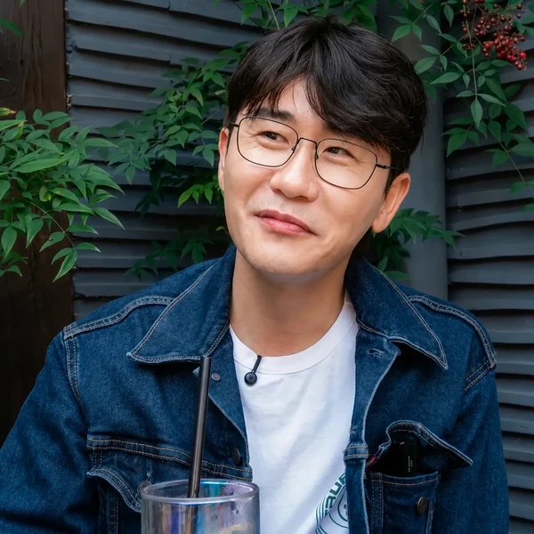 Popular photo full of fans’ love for Young Tak