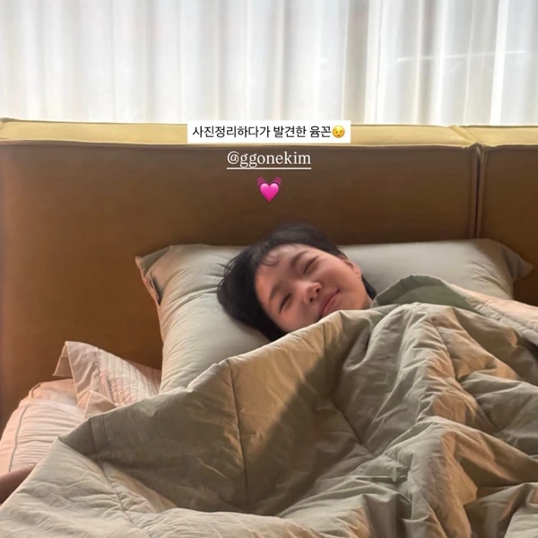 Foto populer Kim Goeun yang penuh cinta dari penggemar