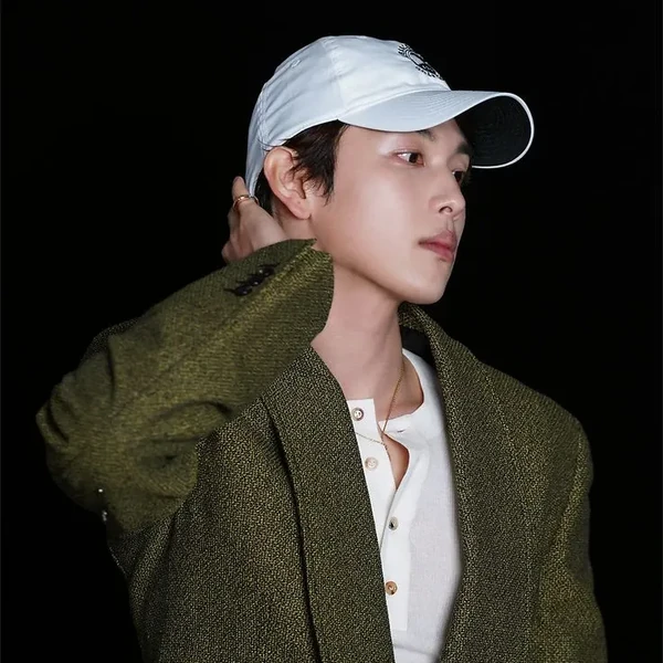 The most loved look of Yim Siwan today
