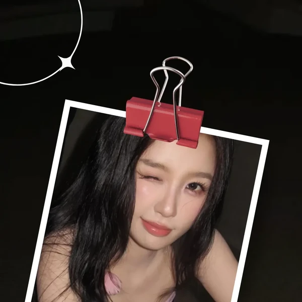 The most loved look of Esther Yu today