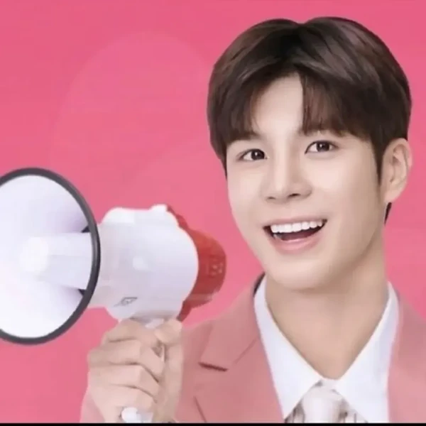 Popular photo full of fans’ love for Jeong Dongwon
