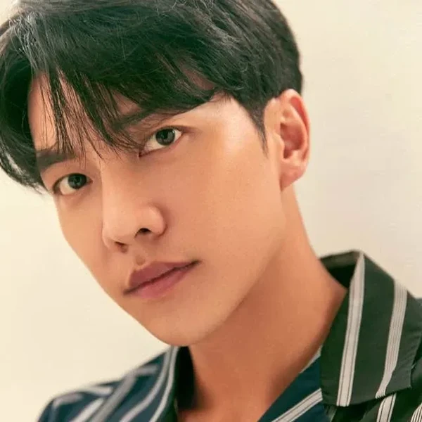 The most loved look of Lee Seunggi today