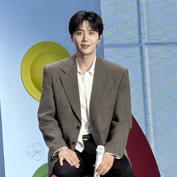 The most loved look of Kim Seonho today