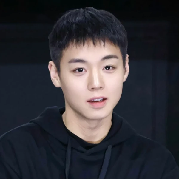 The most loved look of Park Jihoon today