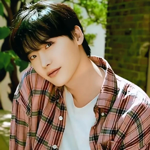 Foto populer Lee Jongsuk yang penuh cinta dari penggemar