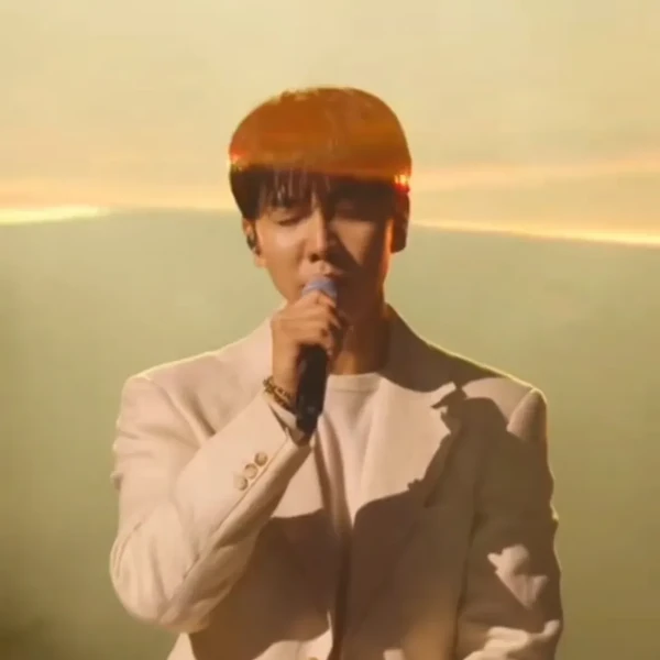 Penampilan Lee Seunggi yang paling disukai hari ini