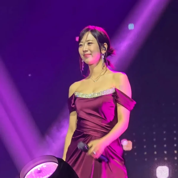 The most loved look of Kang Hyeyeon today