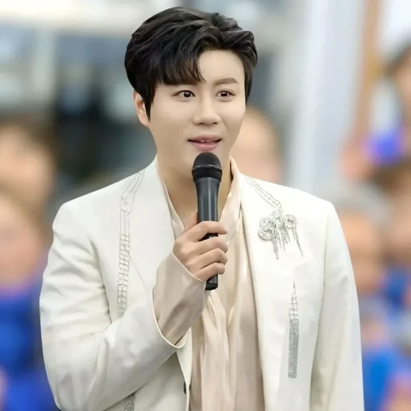 The most loved look of Jin Haesung today
