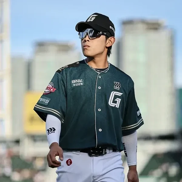 Today’s standout profile photo of Hwang Seongbin on Choeaedol Celeb