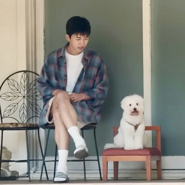 Popular photo full of fans’ love for Lim Youngwoong