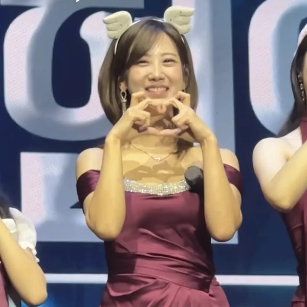 Popular photo full of fans’ love for Kang Hyeyeon