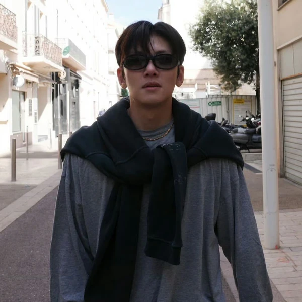 Popular photo full of fans’ love for Ji Changwook