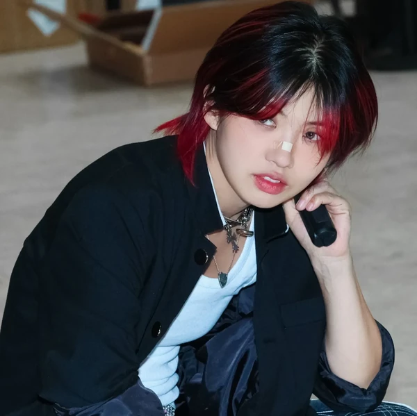 Popular photo full of fans’ love for Aiki
