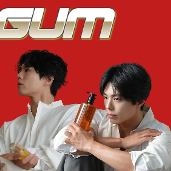 Popular photo full of fans’ love for Park Bogum