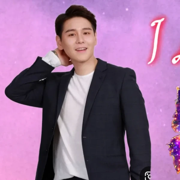 The most loved look of Park Sewook today