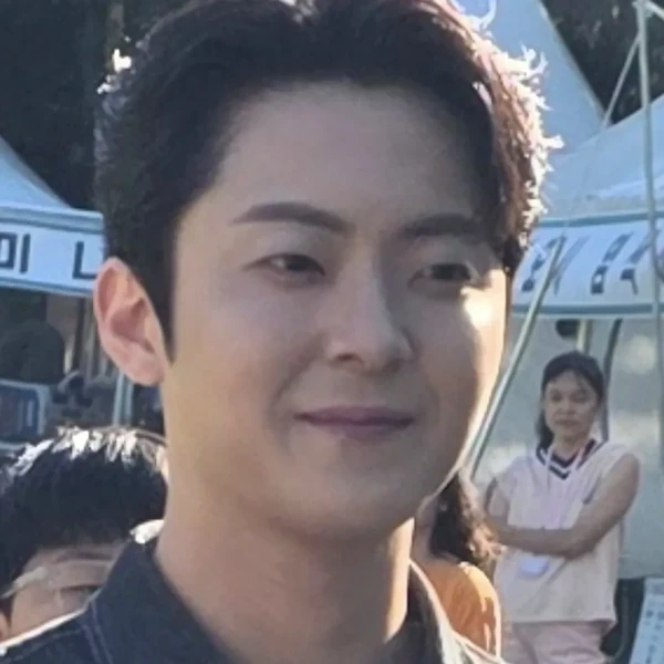 The most loved look of Park Minsu today