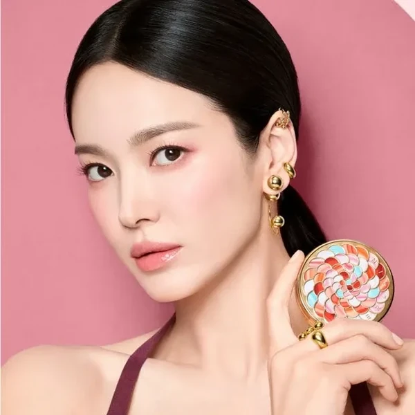 The most loved look of Song Hyekyo today