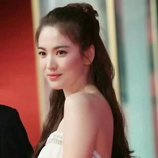 The most loved look of Song Hyekyo today