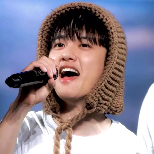 Foto populer Doh Kyungsoo (D.O.) yang penuh cinta dari penggemar