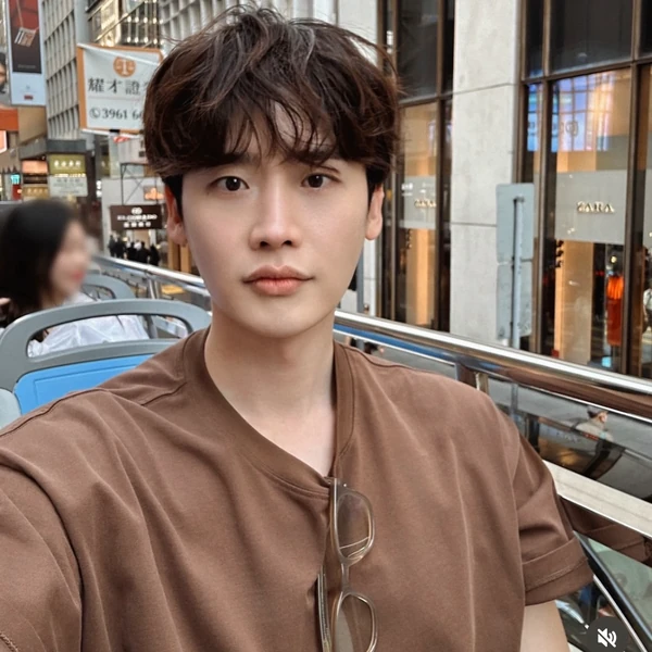The most loved look of Lee Jongsuk today
