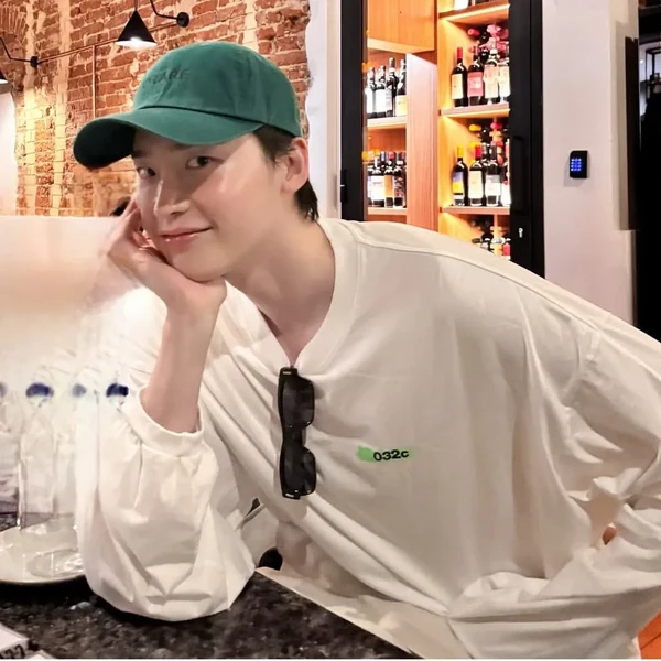 The most loved look of Lee Jongsuk today