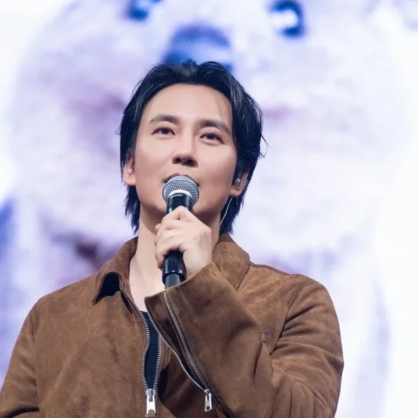 Popular photo full of fans’ love for Kim Namgil