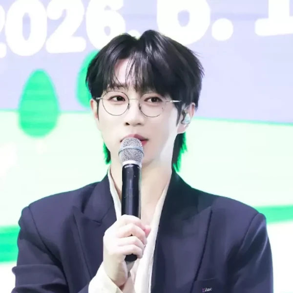 The most loved look of An Sunghoon today