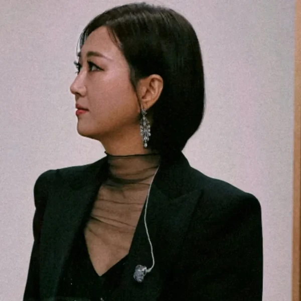 Popular photo full of fans’ love for Jang Yoonjeong