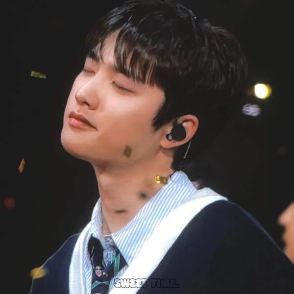 Foto populer Doh Kyungsoo (D.O.) yang penuh cinta dari penggemar