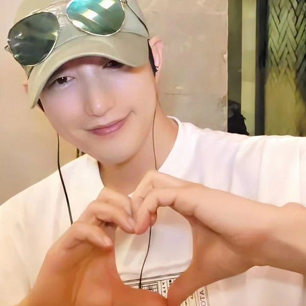 Popular photo full of fans’ love for Park Sihoo