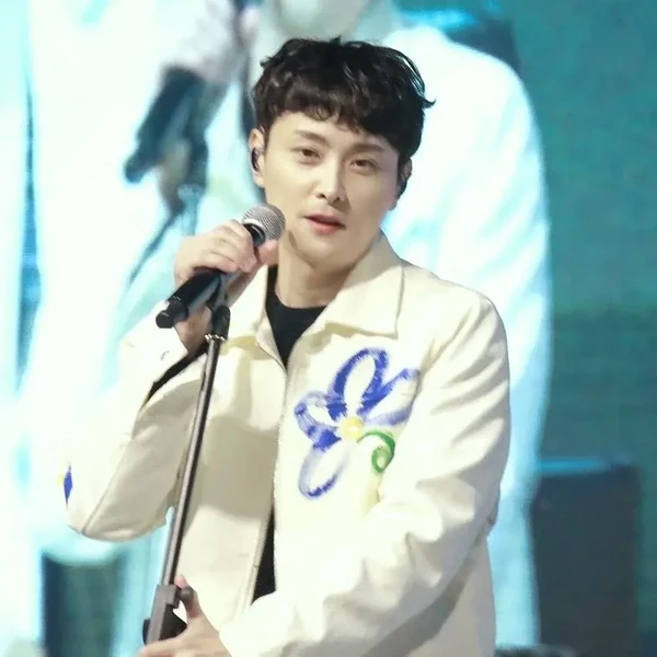 Penampilan Min Kyunghoon yang paling disukai hari ini