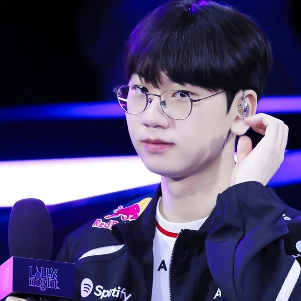 Popular photo full of fans’ love for Doran