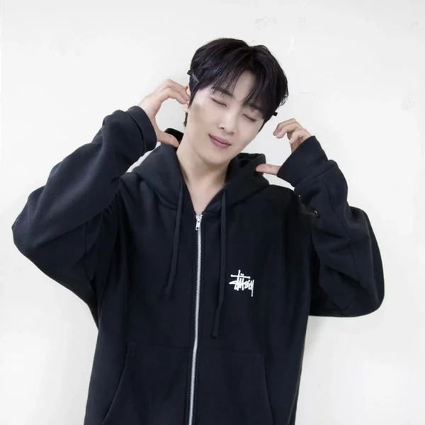 The most loved look of Hwang Yunsung today
