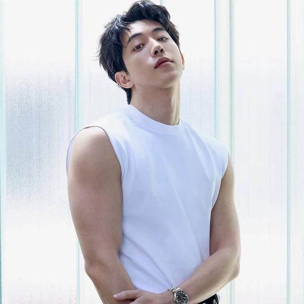 The most loved look of Nam Joohyuk today