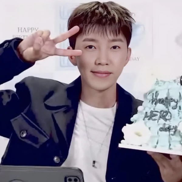 Foto populer Lim Youngwoong yang penuh cinta dari penggemar